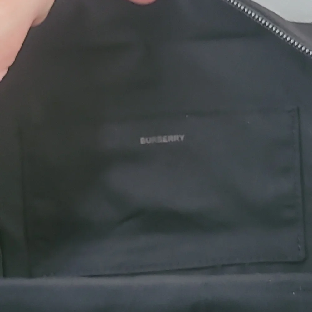 Burberry 💯 authentic